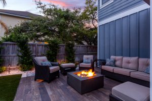 Beautiful,Backyard,Firepit,At,Dusk,With,Comfortable,Chairs